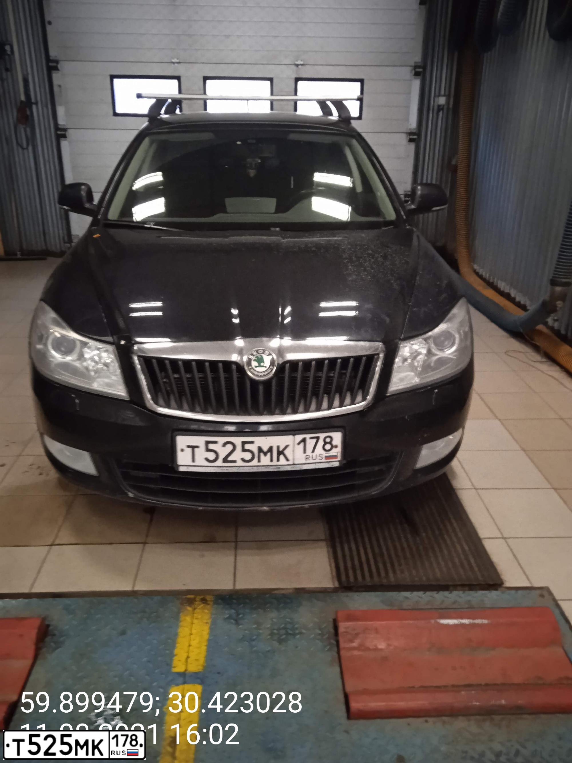 Фото автомобиля SKODA OCTAVIA, 2012 — госномер В456ТМ147. Цвет: ЧЕРНЫЙ