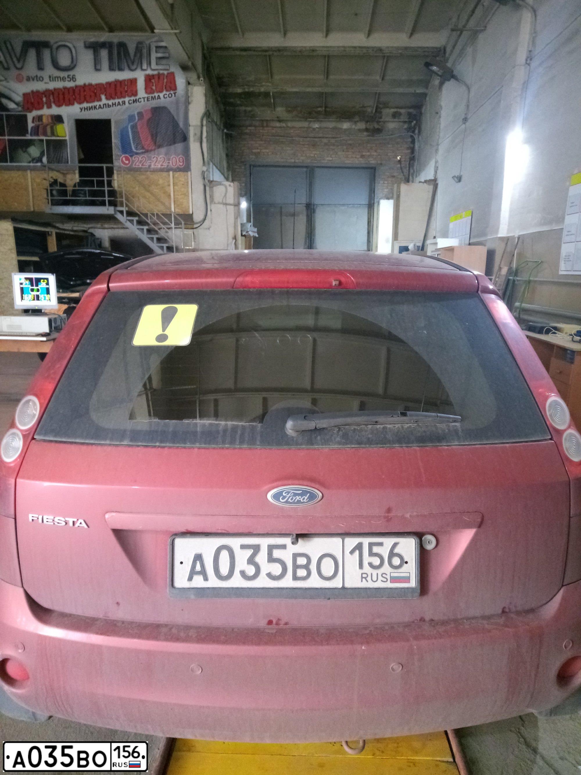 Фото автомобиля FORD FIESTA / ASPIRE, 2007 — госномер А035ВО156. Цвет: Красный