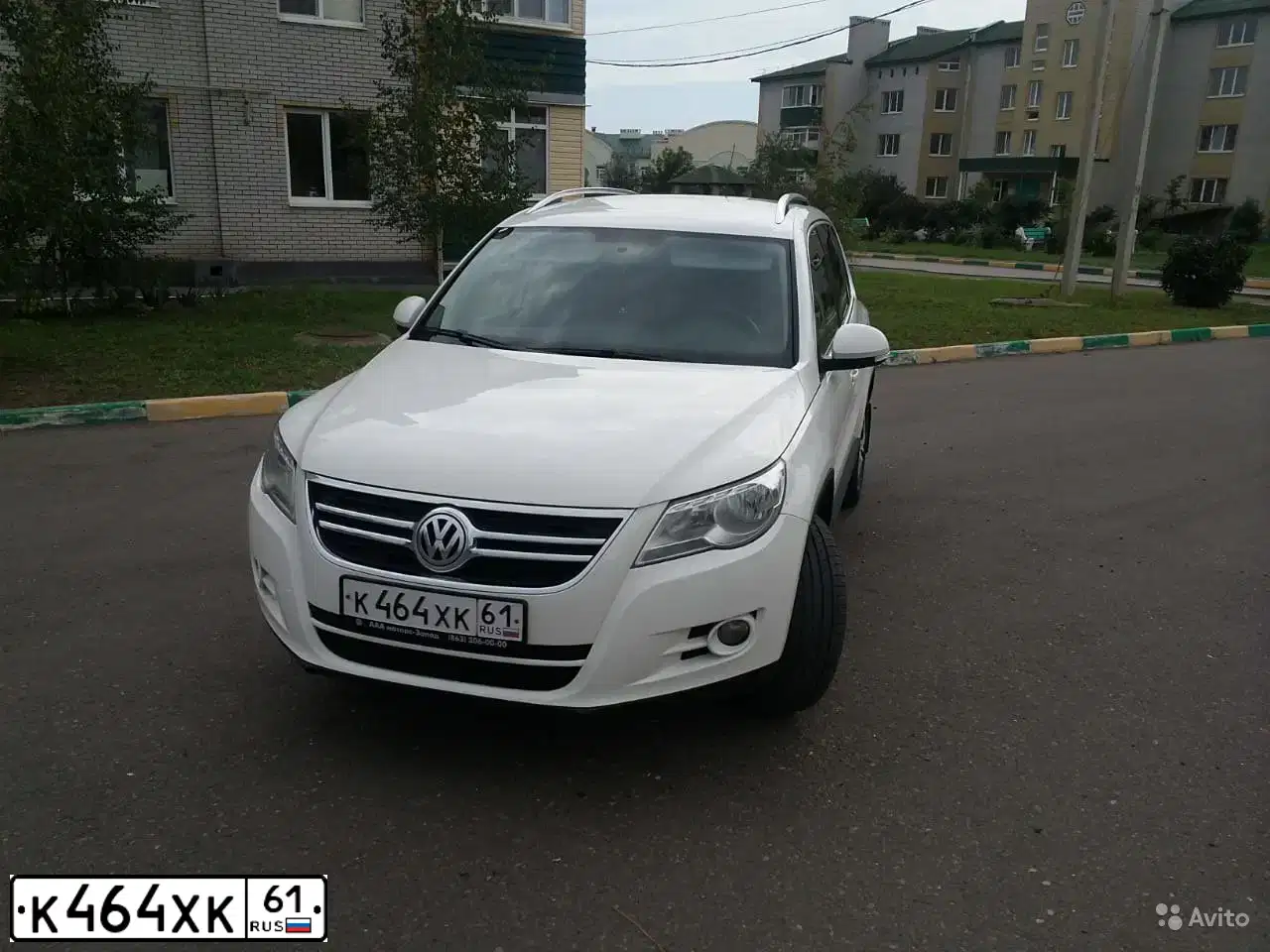 Фото автомобиля VOLKSWAGEN TIGUAN, 2008 — госномер К464ХК61. Цвет: Белый
