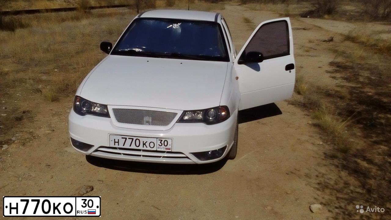 Фото автомобиля DAEWOO NEXIA, 2011 — госномер Н770КО30. Цвет: Белый