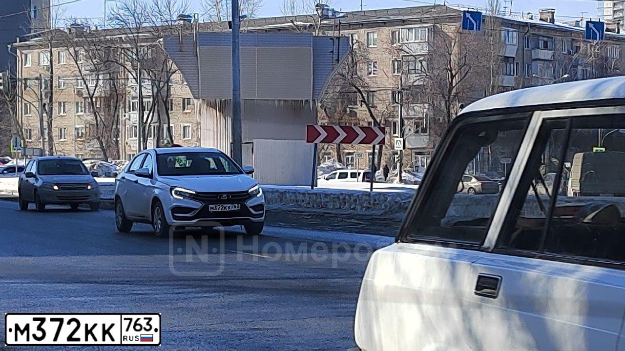Фото автомобиля NISSAN QASHQAI, 2019 — госномер М372КК763. Цвет: СЕРЫЙ