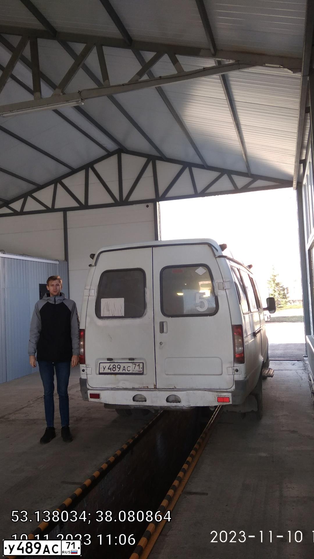 Фото автомобиля GAZ 3221 GAZEL, 2011 — госномер Р565РМ71. Цвет: БЕЛЫЙ