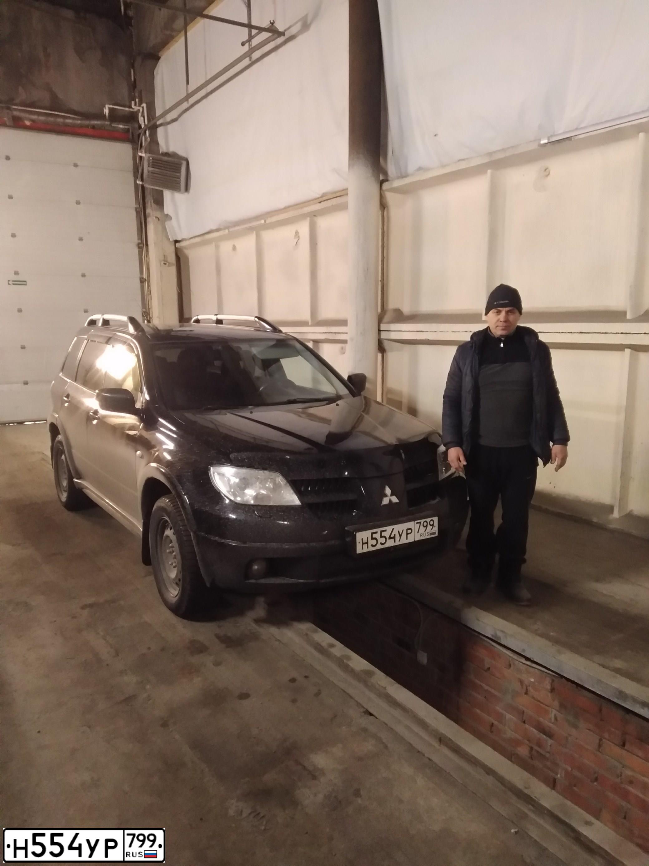 Фото автомобиля MITSUBISHI OUTLANDER, 2006 — госномер Е509ВМ122. Цвет: ЧЕРНЫЙ