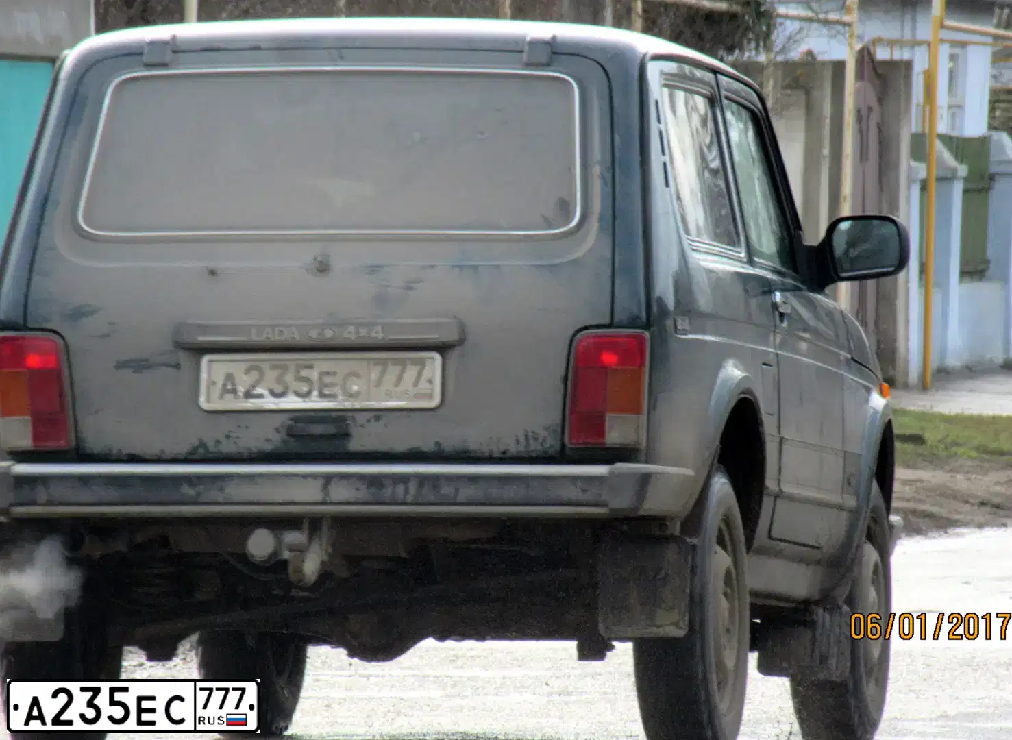 Фото автомобиля LADA NIVA, 2010 — госномер Н368ЕР82. Цвет: ЗЕЛЕНЫЙ