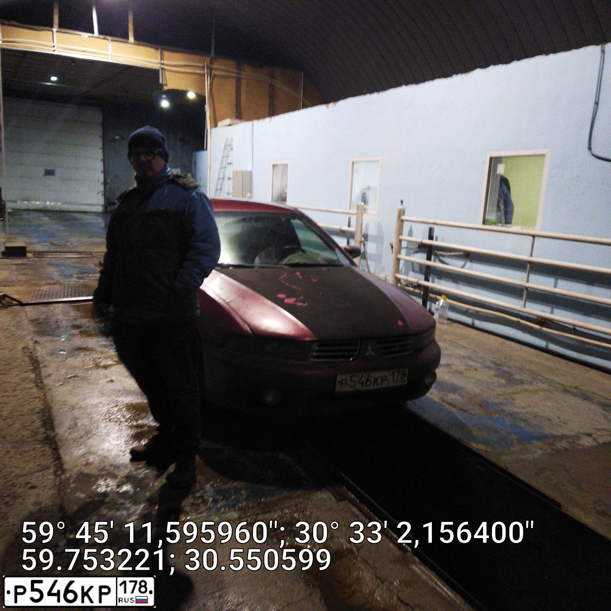 Фото автомобиля MITSUBISHI GALANT, 2003 — госномер Р548КК198. Цвет: ВИШНЕВЫЙ
