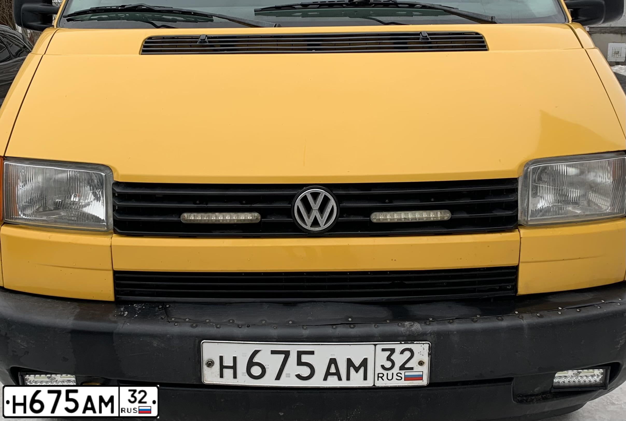 Фото автомобиля VOLKSWAGEN TRANSPORTER, 1997 — госномер А135РН21. Цвет: ЖЁЛТЫЙ