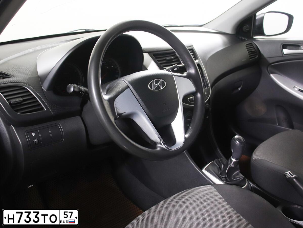 Фото автомобиля HYUNDAI SOLARIS, 2012 — госномер Р245РМ40. Цвет: ФИОЛЕТОВЫЙ