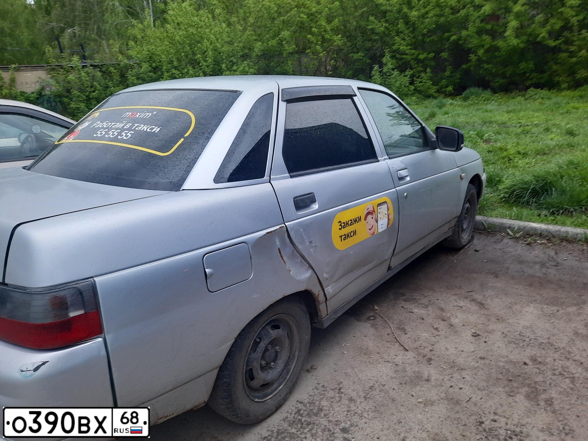 Фото автомобиля LADA 2110, 2005 — госномер У889НР48. Цвет: СВЕТЛО-СЕРЕБРИСТЫЙ МЕТАЛЛ