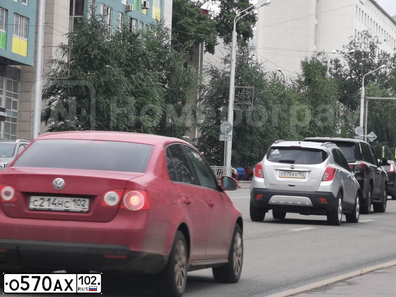 Фото автомобиля OPEL MOKKA, 2012 — госномер Н561ОТ196. Цвет: Серебристый