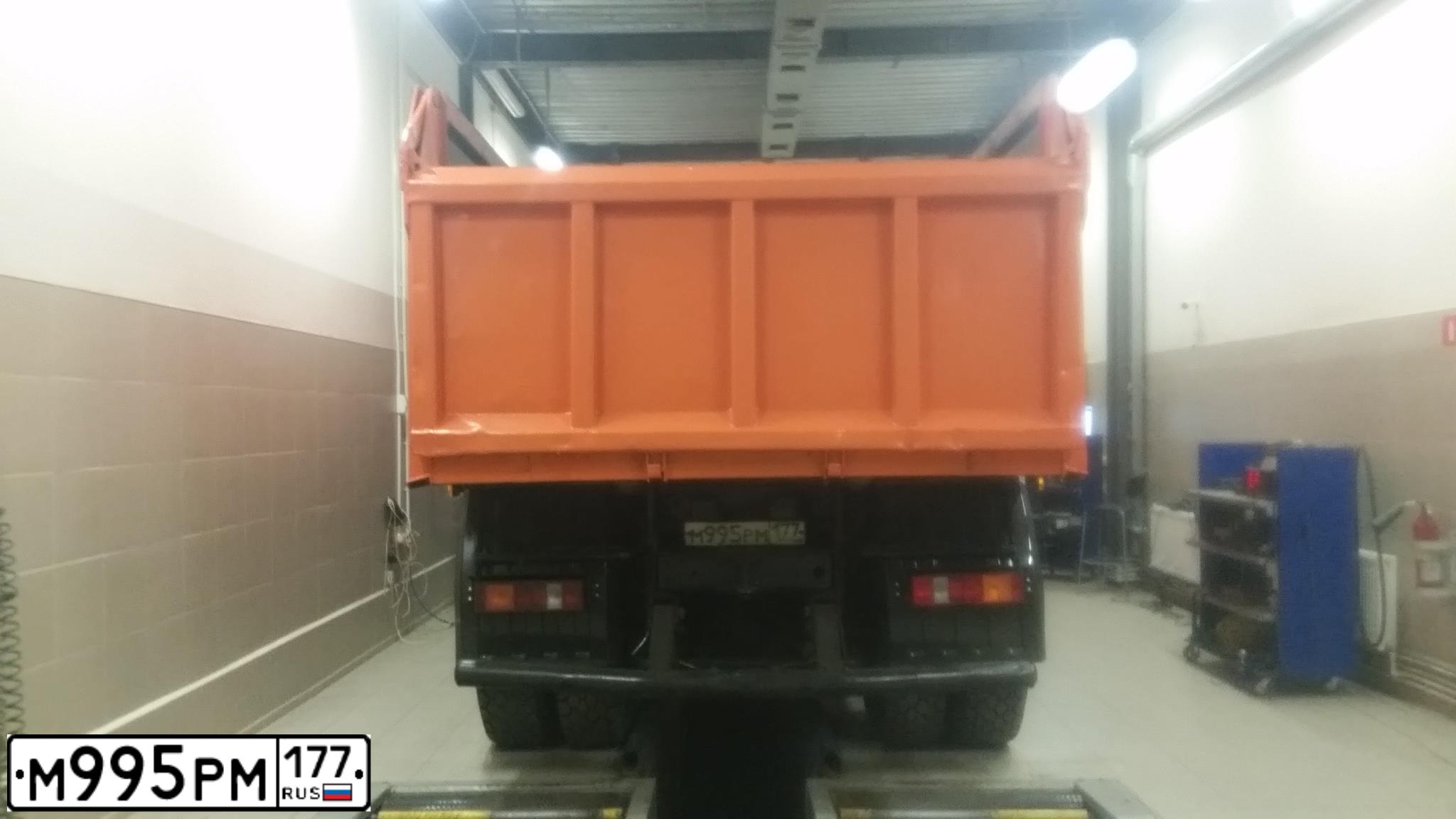 Фото автомобиля KAMAZ 6520 /6X4/, 2006 — госномер Р960СМ40. Цвет: ОРАНЖЕВЫЙ