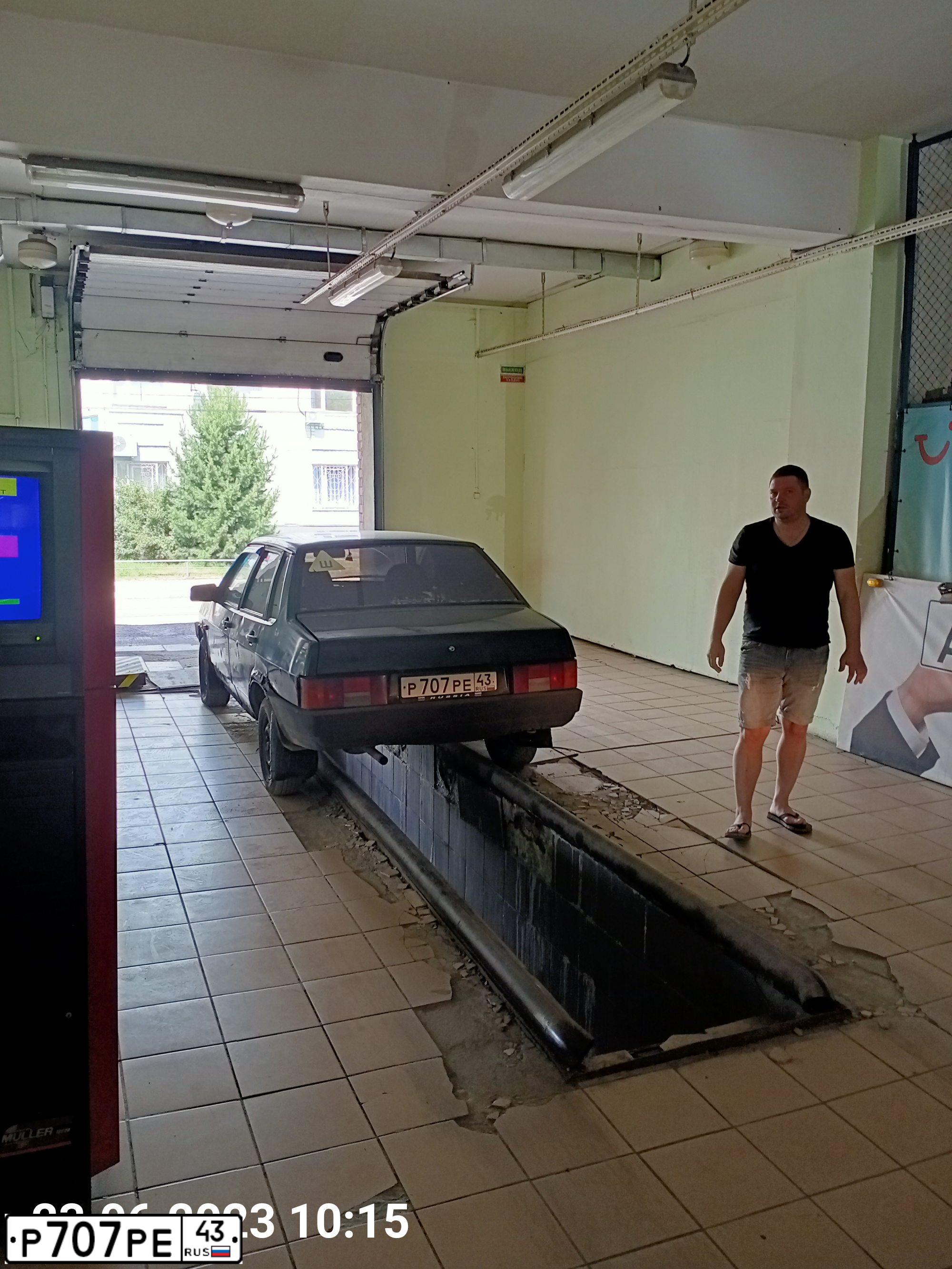 Фото автомобиля LADA 2109 SAMARA, 2004 — госномер У724ТР43. Цвет: Темно-зеленый