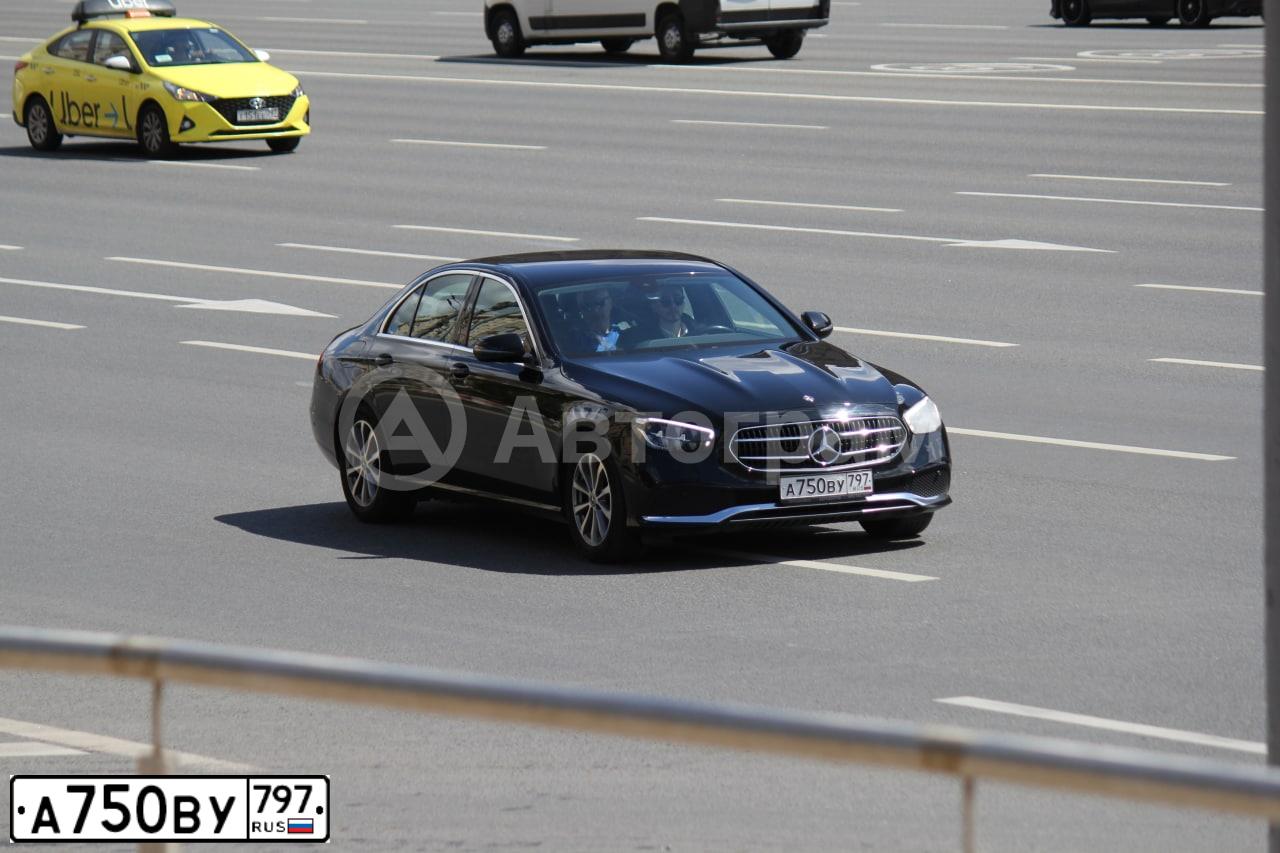 Фото автомобиля MERCEDES-BENZ E200, 2021 — госномер С064АН126. Цвет: ЧЕРНЫЙ