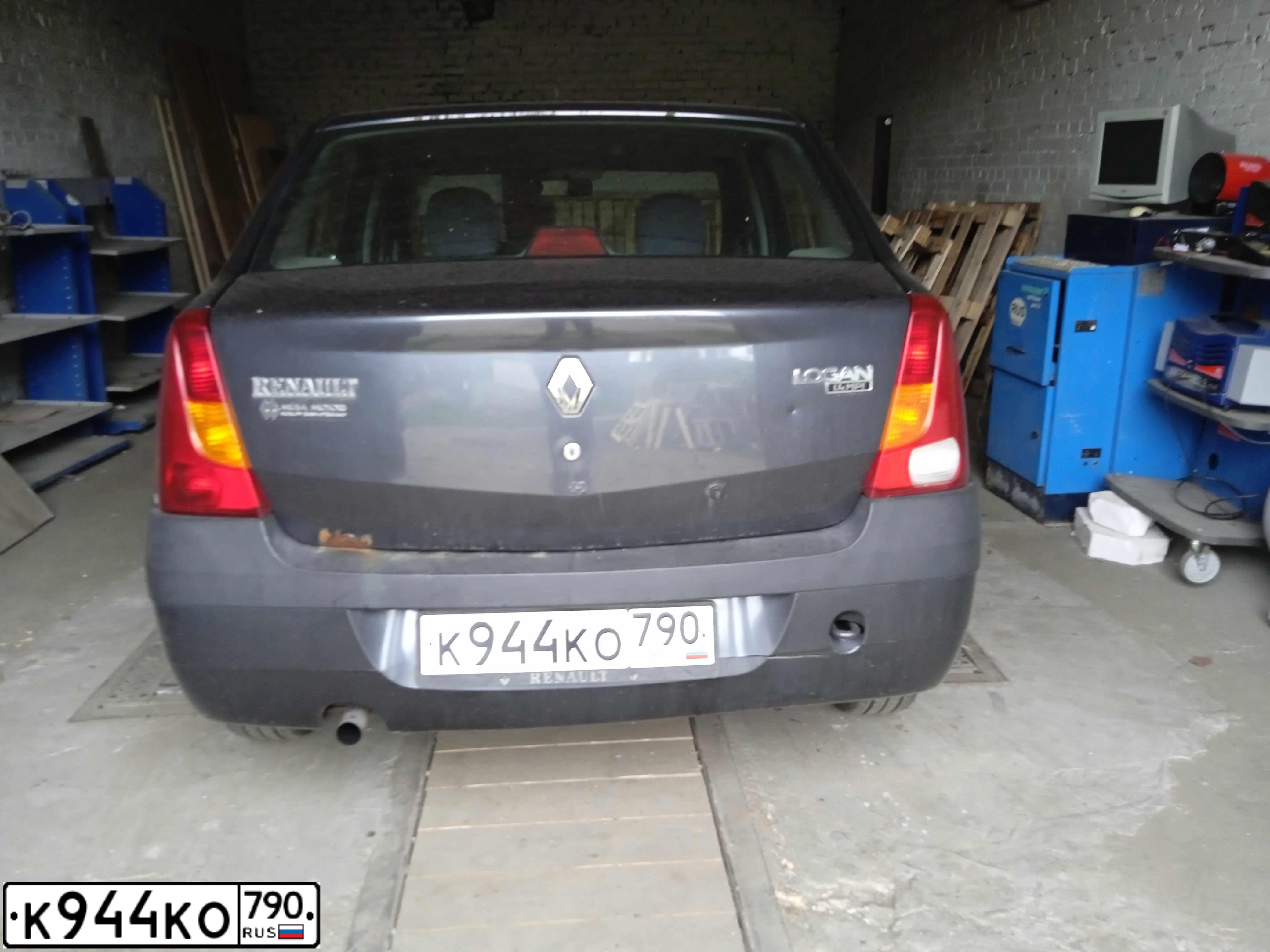 Фото автомобиля RENAULT LOGAN, 2006 — госномер К944КО790. Цвет: темно-серый