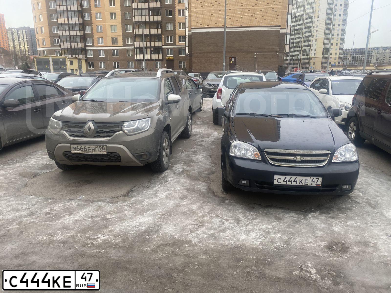 Фото автомобиля MITSUBISHI GRANDIS, 2007 — госномер С444КЕ47. Цвет: ЧЕРНЫЙ