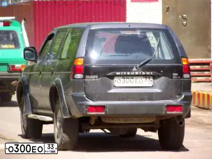 Фото автомобиля MITSUBISHI PAJERO SPORT, 2003 — госномер О300ЕО33. Цвет: ТЕМНО-СЕРЫЙ