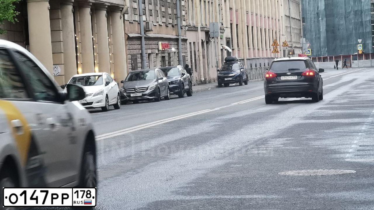 Фото автомобиля FORD FOCUS, 2018 — госномер Е682СА147. Цвет: ЧЕРНЫЙ