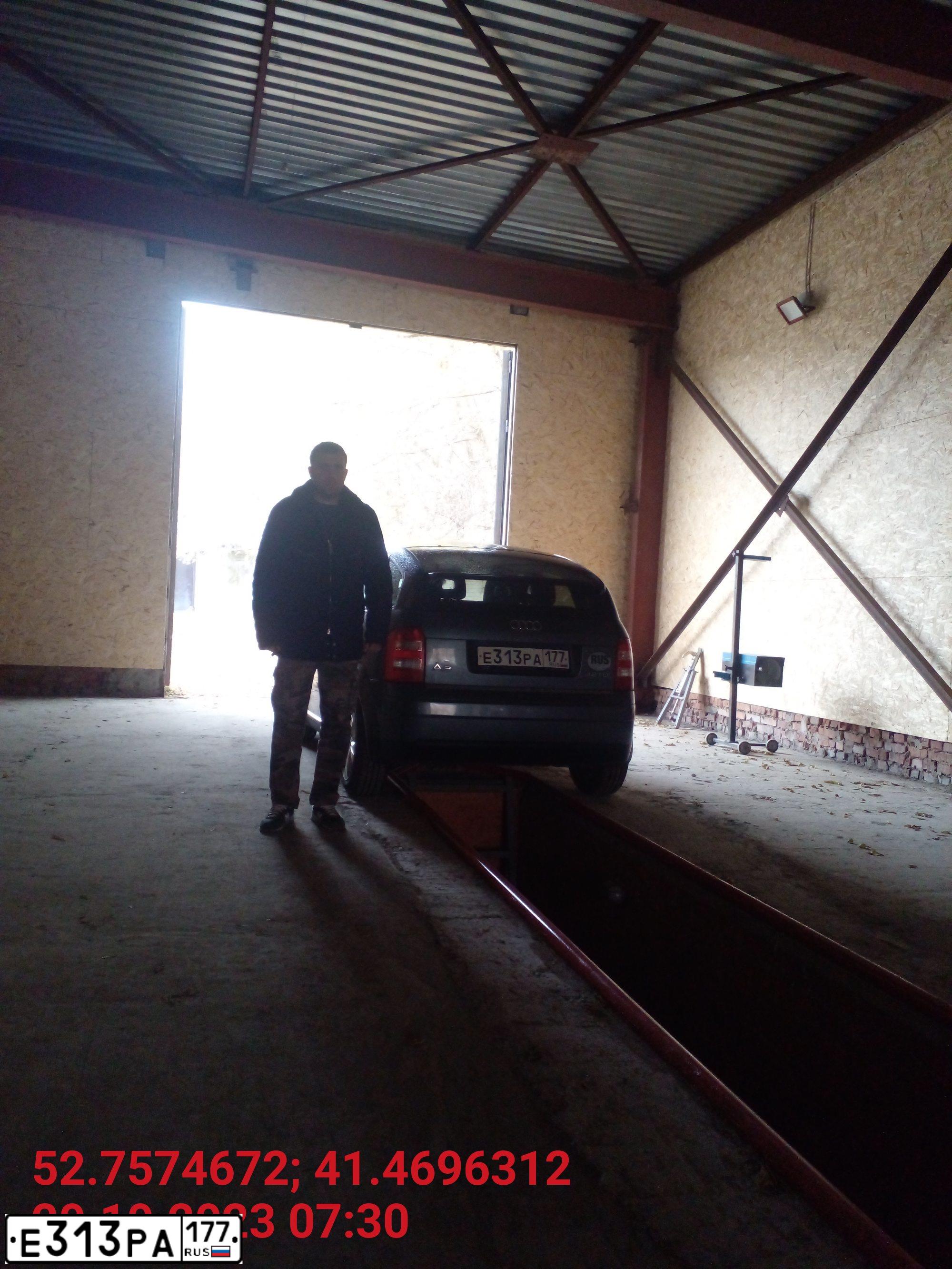Фото автомобиля AUDI A2, 2001 — госномер Е313РА177. Цвет: Серо-голубой