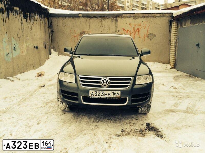 Фото автомобиля VOLKSWAGEN TOUAREG, 2005 — госномер Р049СР64. Цвет: СЕРО-ЗЕЛЕНЫЙ