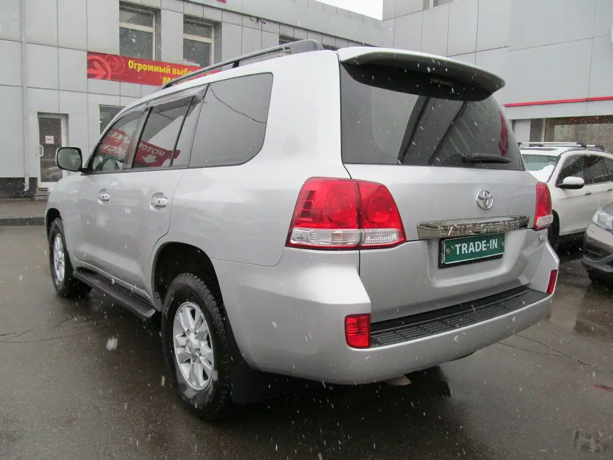 Фото автомобиля TOYOTA LANDCRUISER 200, 2007 — госномер О989ОО97. Цвет: Серебристый