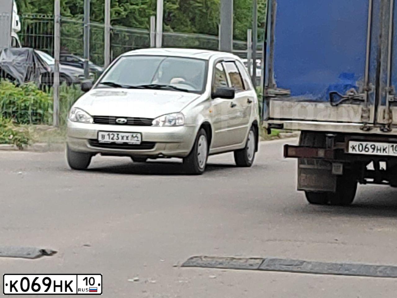 Фото автомобиля TOYOTA CARINA, 1996 — госномер К069ВК10. Цвет: Серебристый