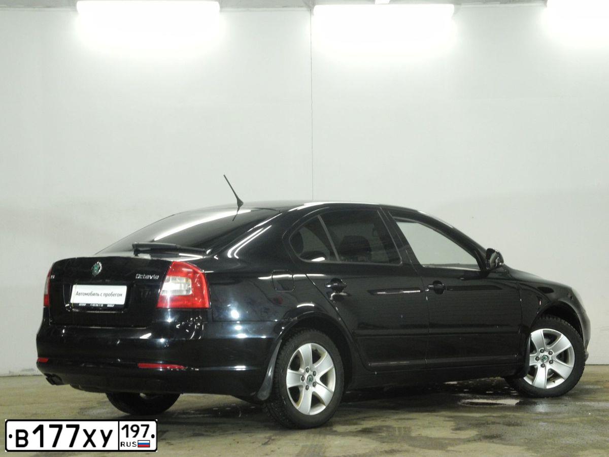 Фото автомобиля LEXUS GS, 2013 — госномер Е876ТА790. Цвет: Белый
