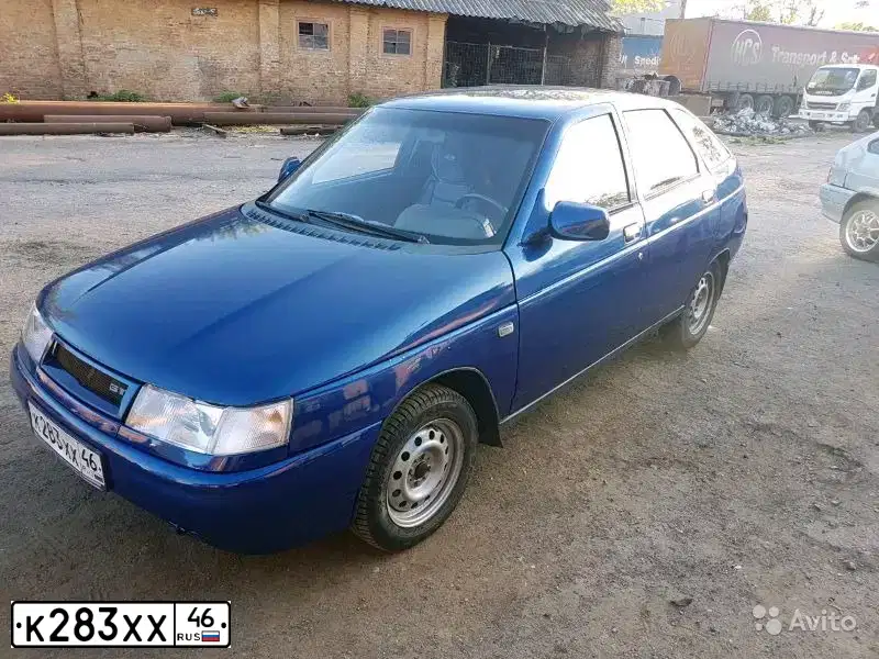 Фото автомобиля LADA 2112, 2002 — госномер В613УР99. Цвет: СЕРЕБРИСТЫЙ ЯРКО-СИНИЙ