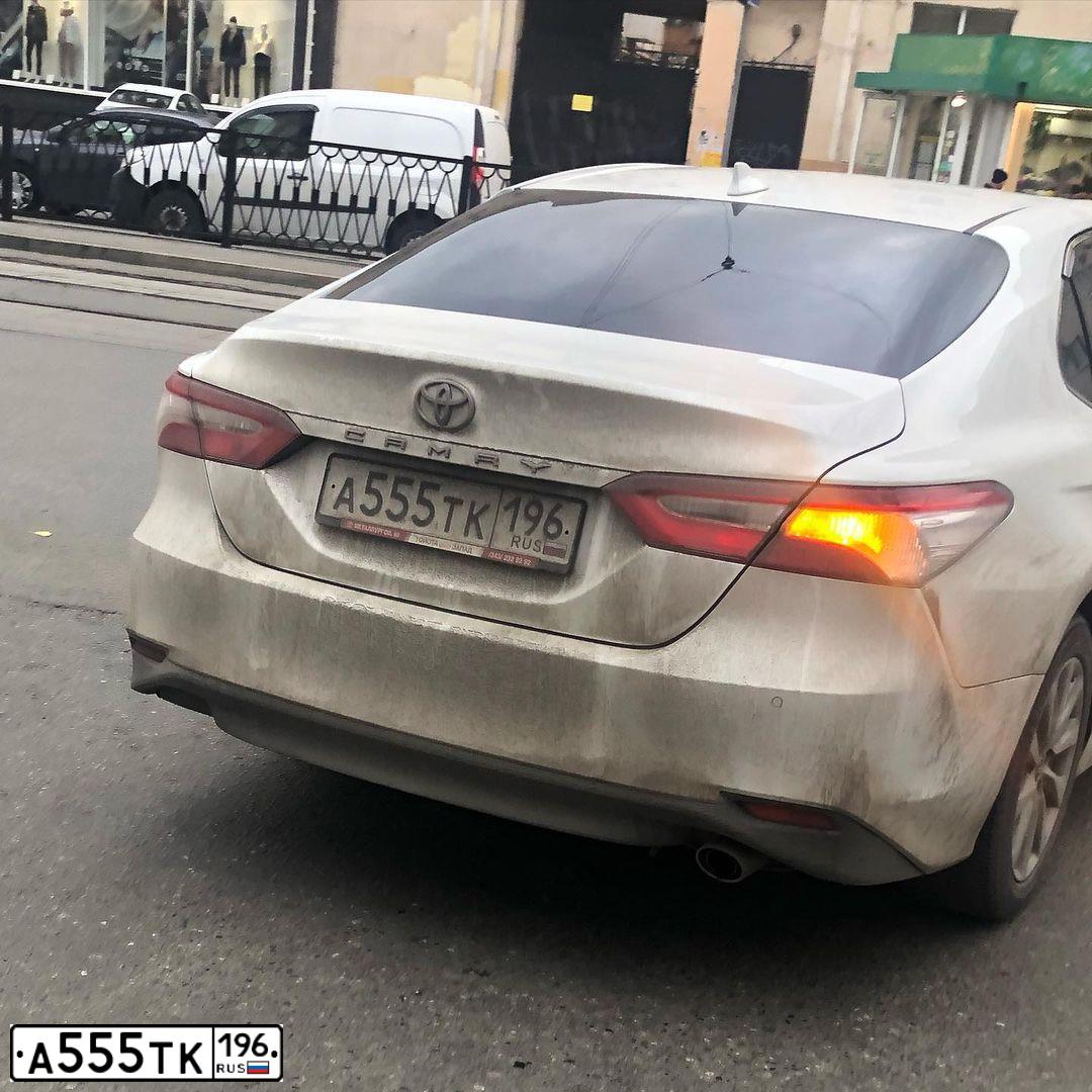 Фото автомобиля TOYOTA CAMRY, 2018 — госномер Т336КМ196. Цвет: БЕЛЫЙ ПЕРЛАМУТР