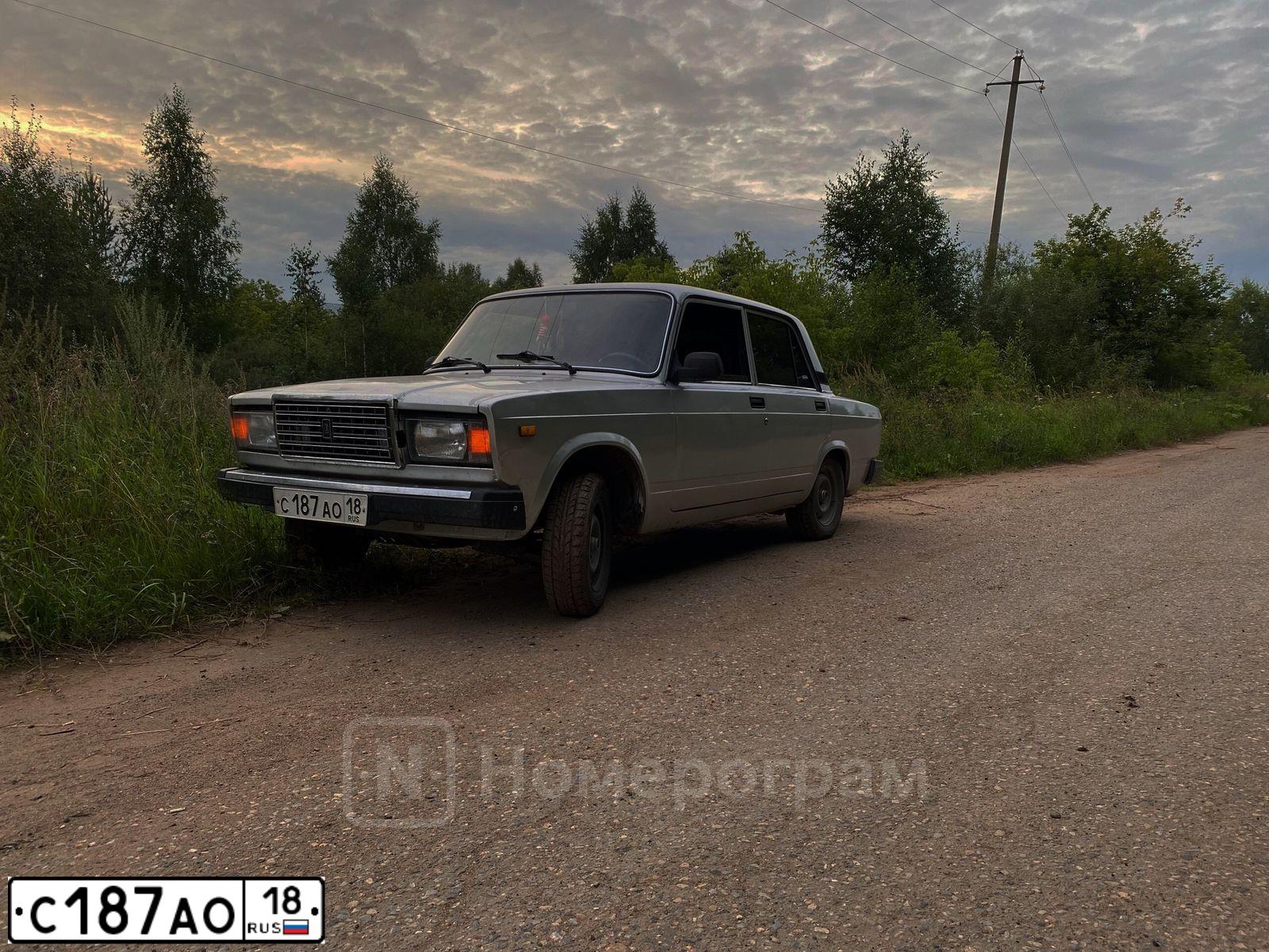 Фото автомобиля LADA 2107, 2010 — госномер С187АО18. Цвет: СВЕТЛО-СЕРЕБ.МЕТАЛ
