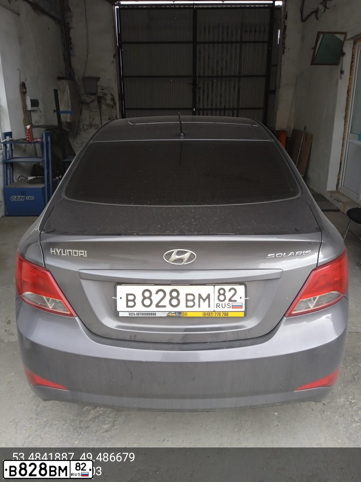 Фото автомобиля HYUNDAI SOLARIS, 2014 — госномер В828ВМ82. Цвет: ТЕМНО-СЕРЫЙ