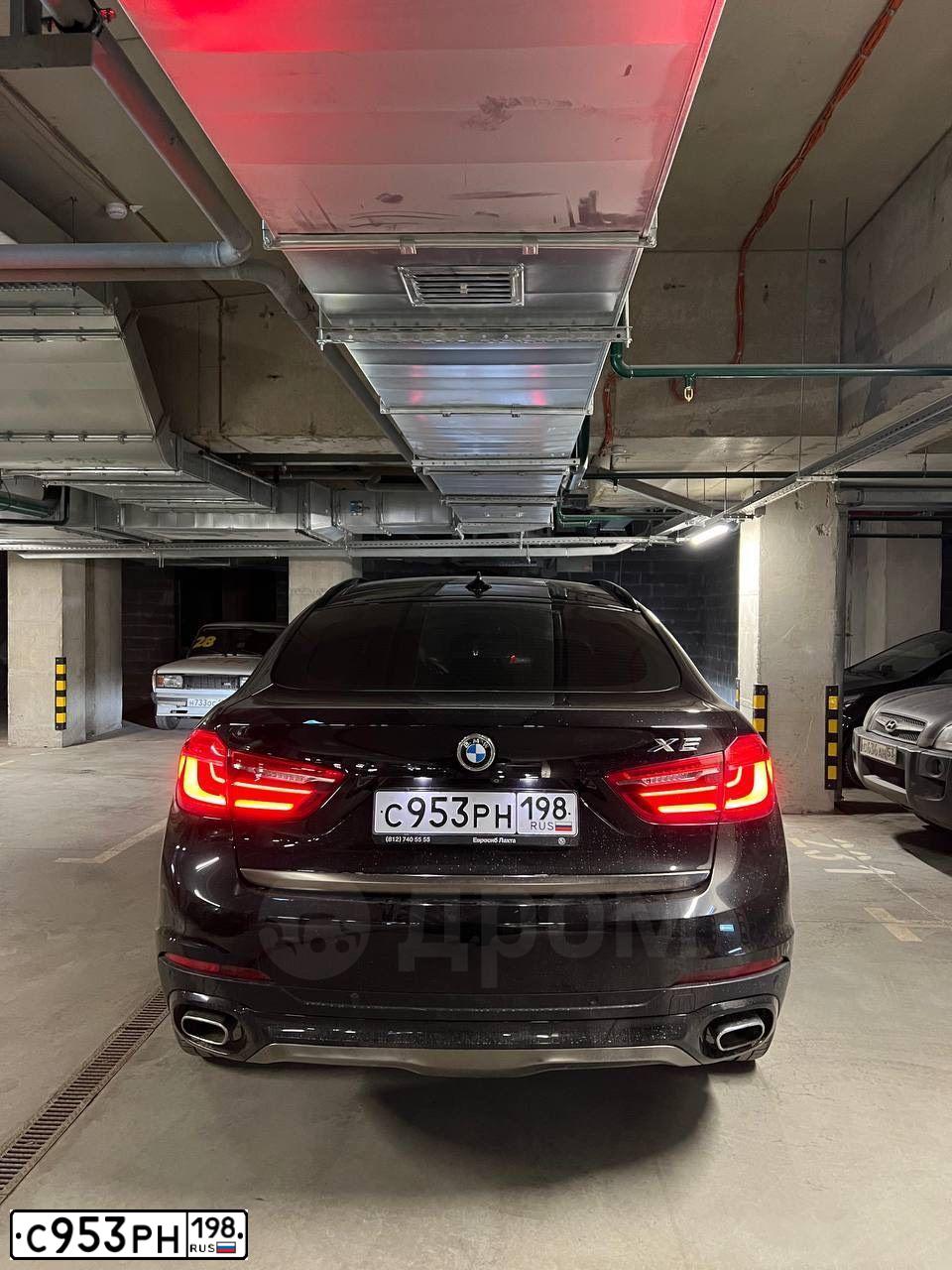 Фото автомобиля BMW X6, 2018 — госномер Е906ЕУ977. Цвет: ЧЕРНЫЙ