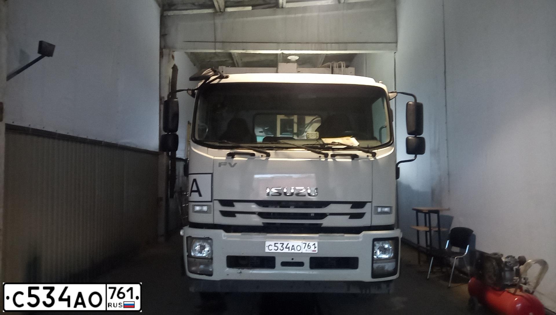 Фото автомобиля ISUZU 4389WE НА ШАССИ, 2019 — госномер О955НО797. Цвет: Белый