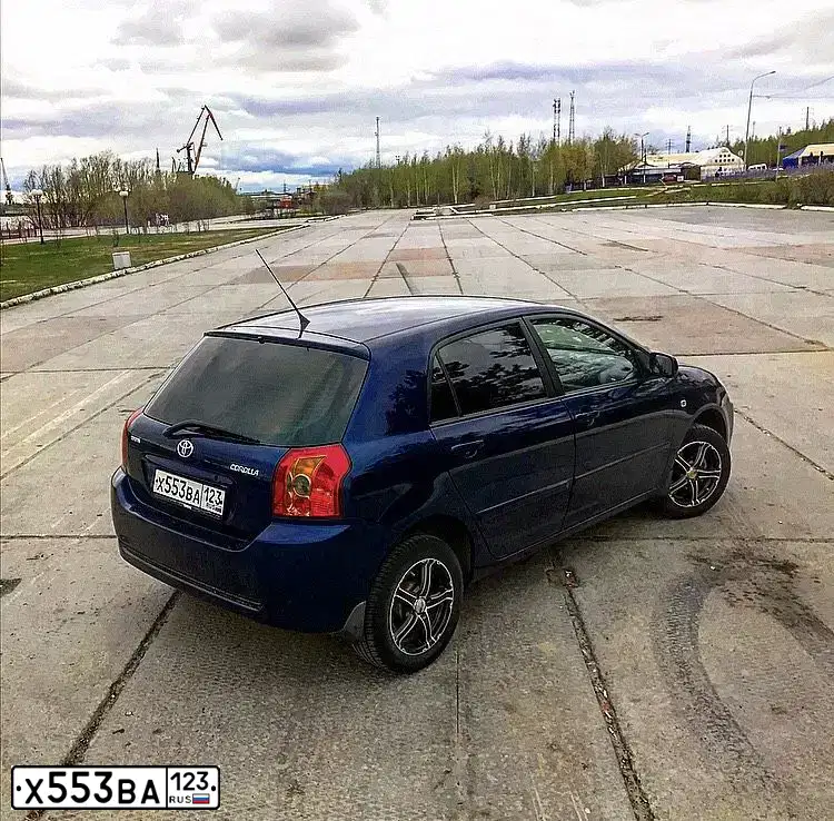 Фото автомобиля TOYOTA COROLLA, 2006 — госномер В014ХО89. Цвет: ТЕМНО СИНИЙ