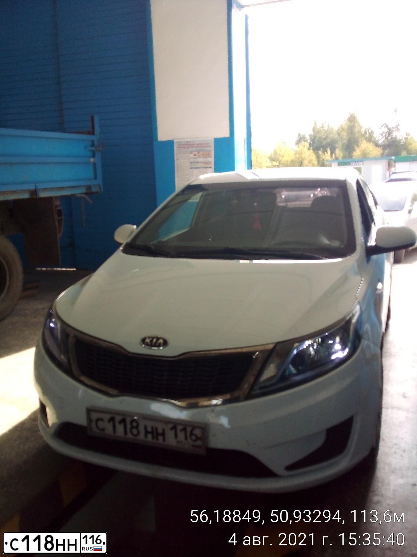 Фото автомобиля KIA RIO, 2012 — госномер С118НН116. Цвет: Белый