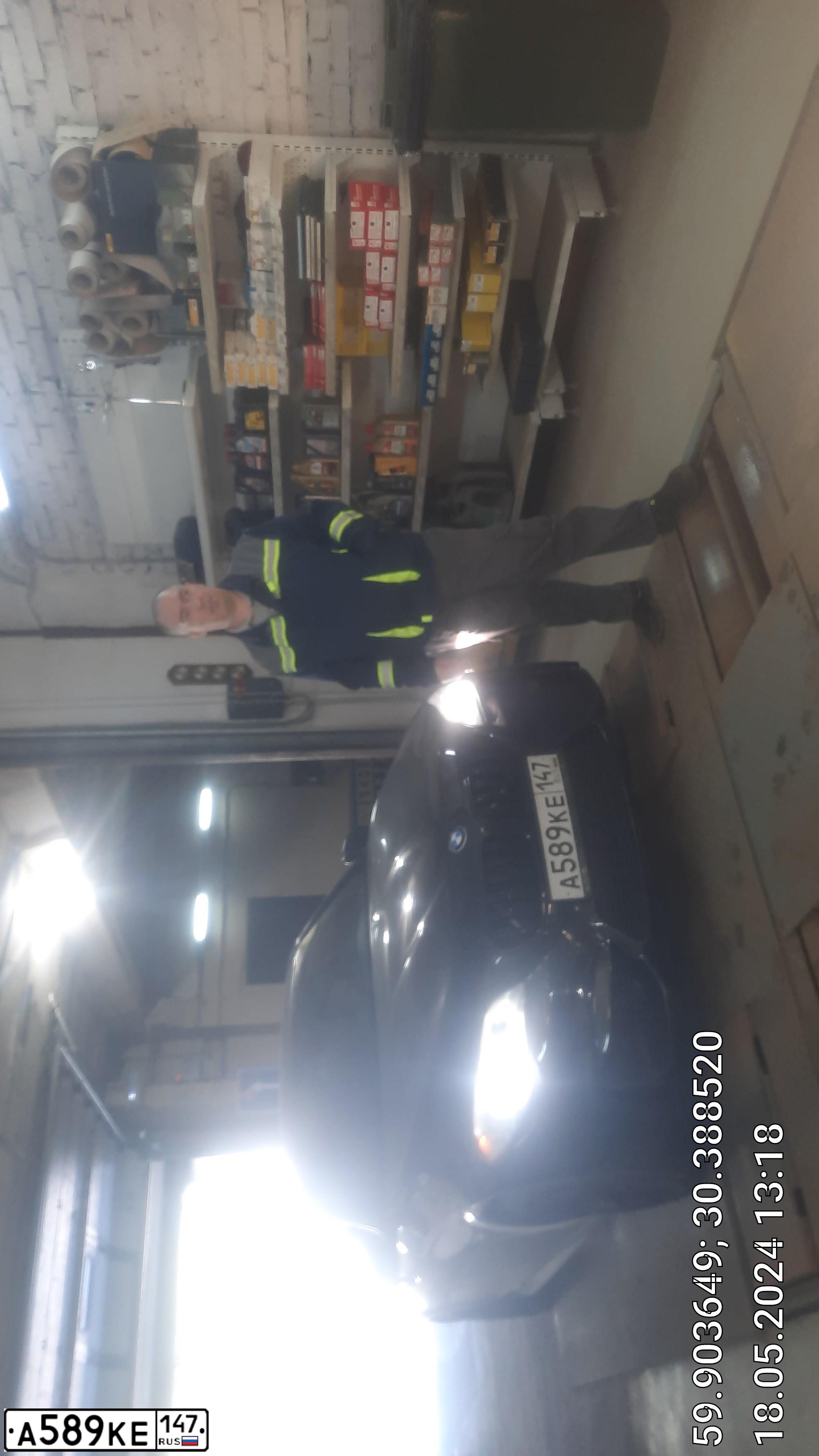 Фото автомобиля BMW SERIE 5, 2012 — госномер Е535УА89. Цвет: ЧЕРНЫЙ