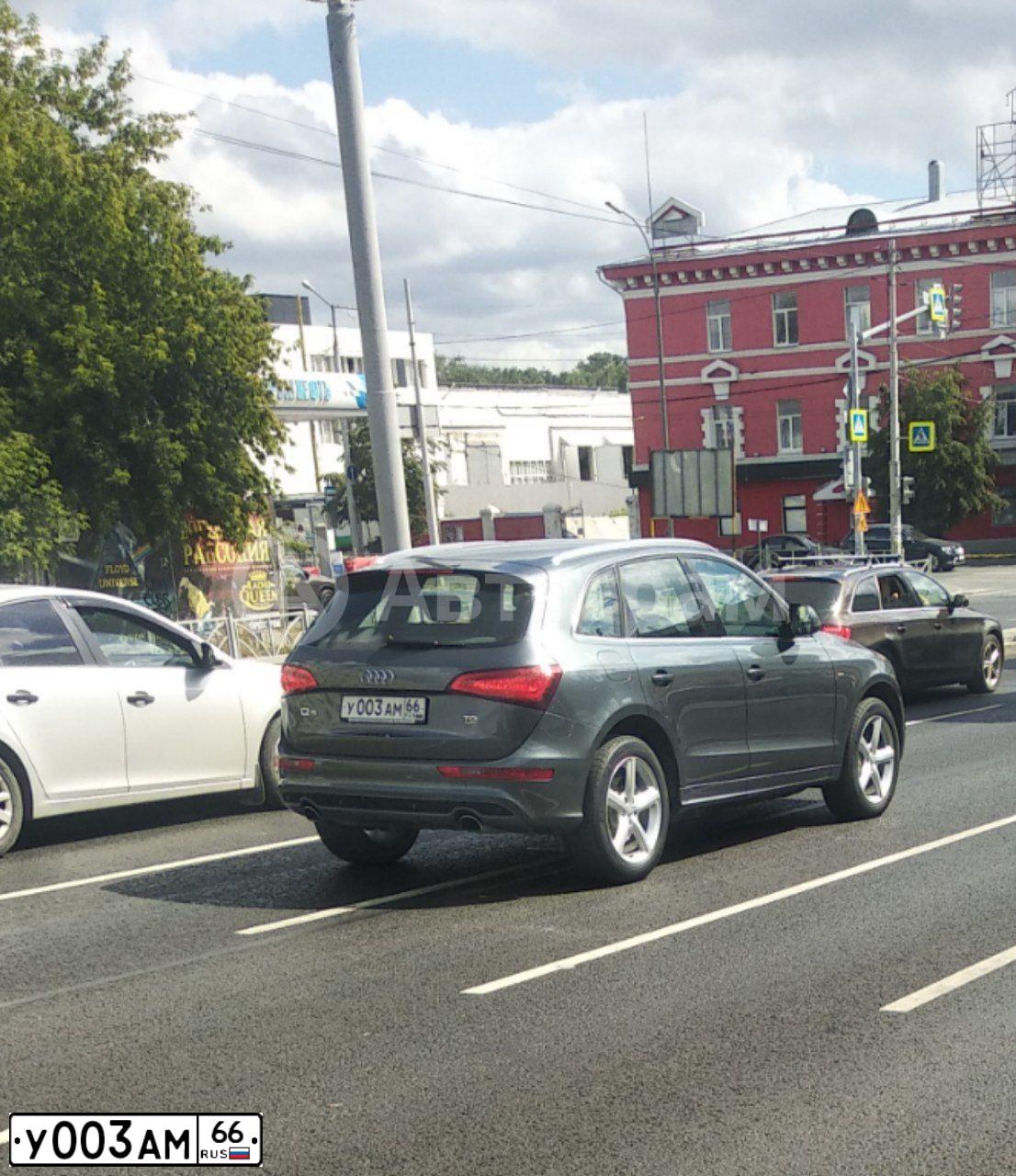 Фото автомобиля AUDI Q5, 2012 — госномер У003АМ66. Цвет: СЕРЫЙ