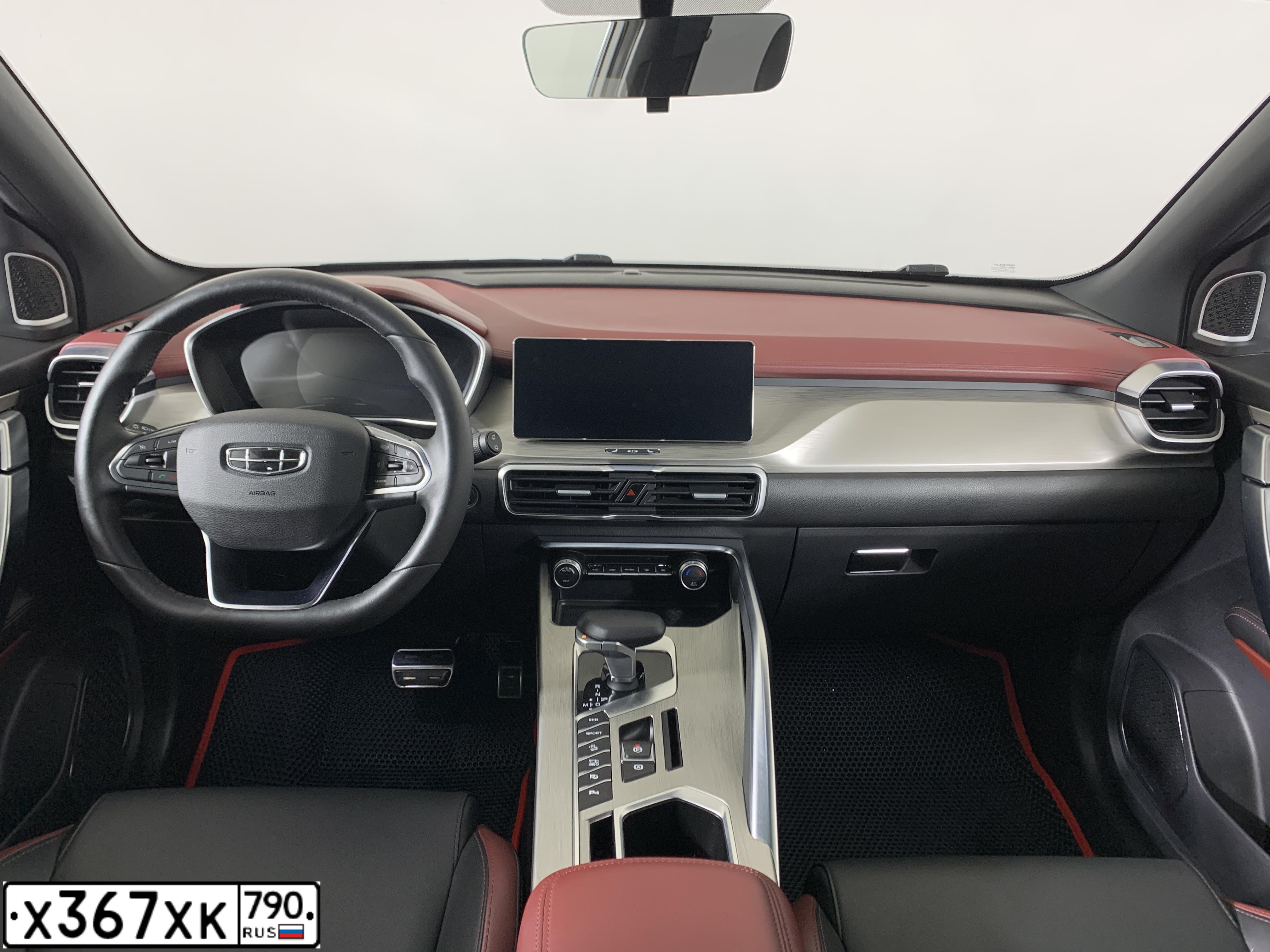 Фото автомобиля GEELY ДЖИЛИ КУЛРЕЙ, 2023 — госномер Х367ХК790. Цвет: СЕРЫЙ