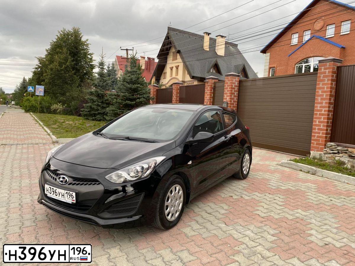 Фото автомобиля HYUNDAI I30, 2013 — госномер Н396УН196. Цвет: ЧЕРНЫЙ