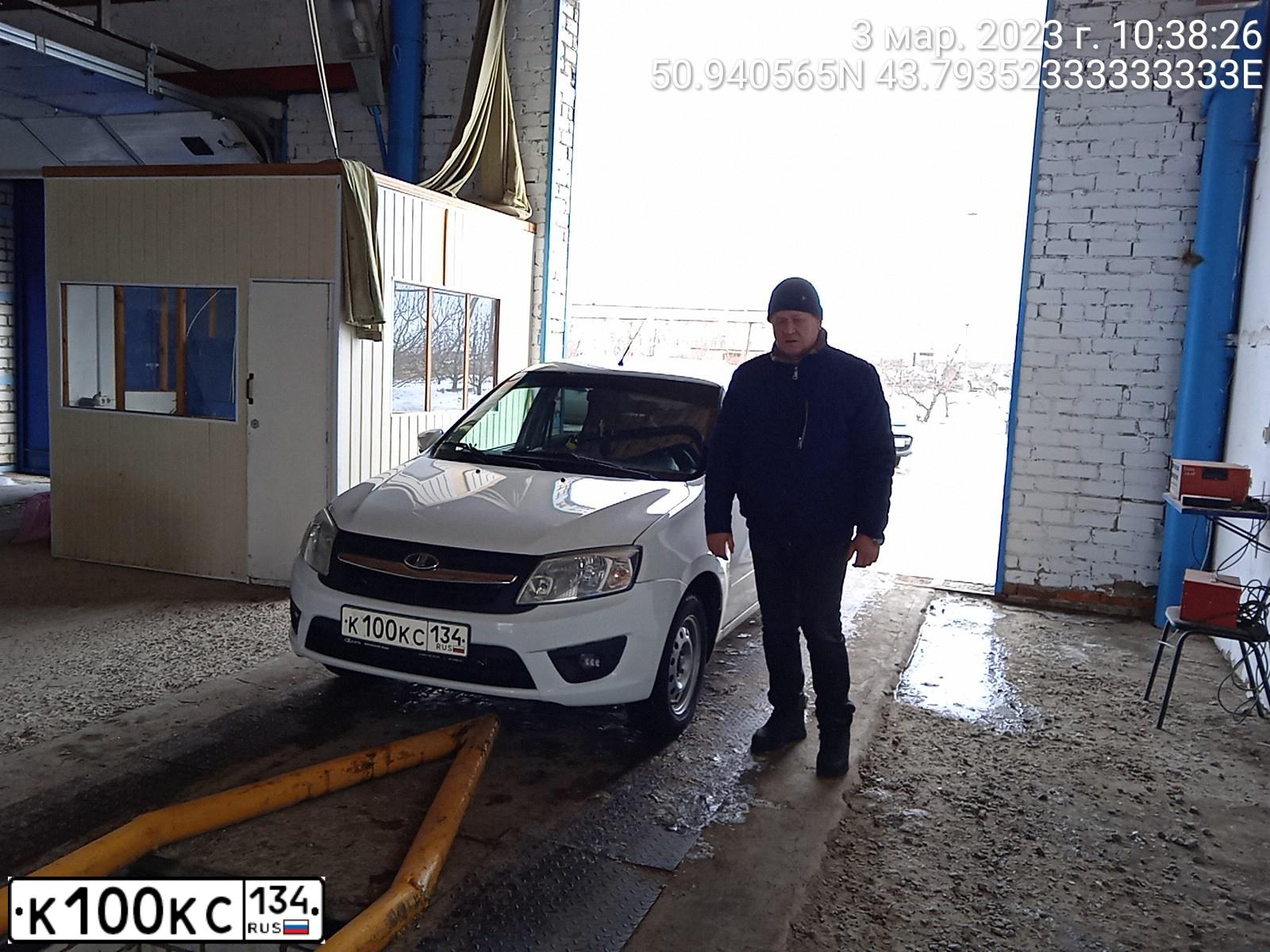 Фото автомобиля LADA 2190 GRANTA, 2013 — госномер К100КС134. Цвет: Белый
