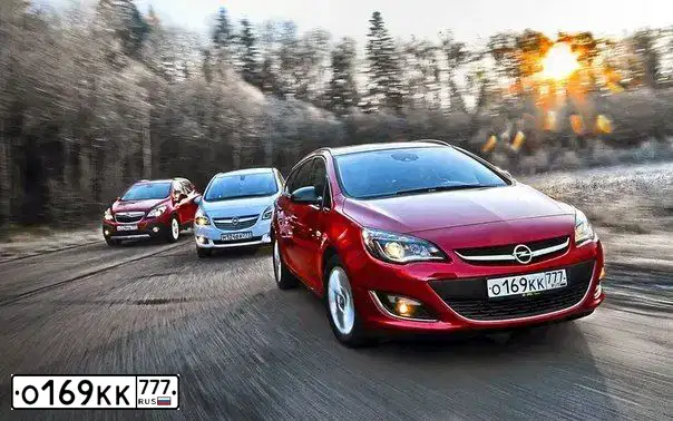 Фото автомобиля OPEL ASTRA, 2014 — госномер Т291АА198. Цвет: Красный