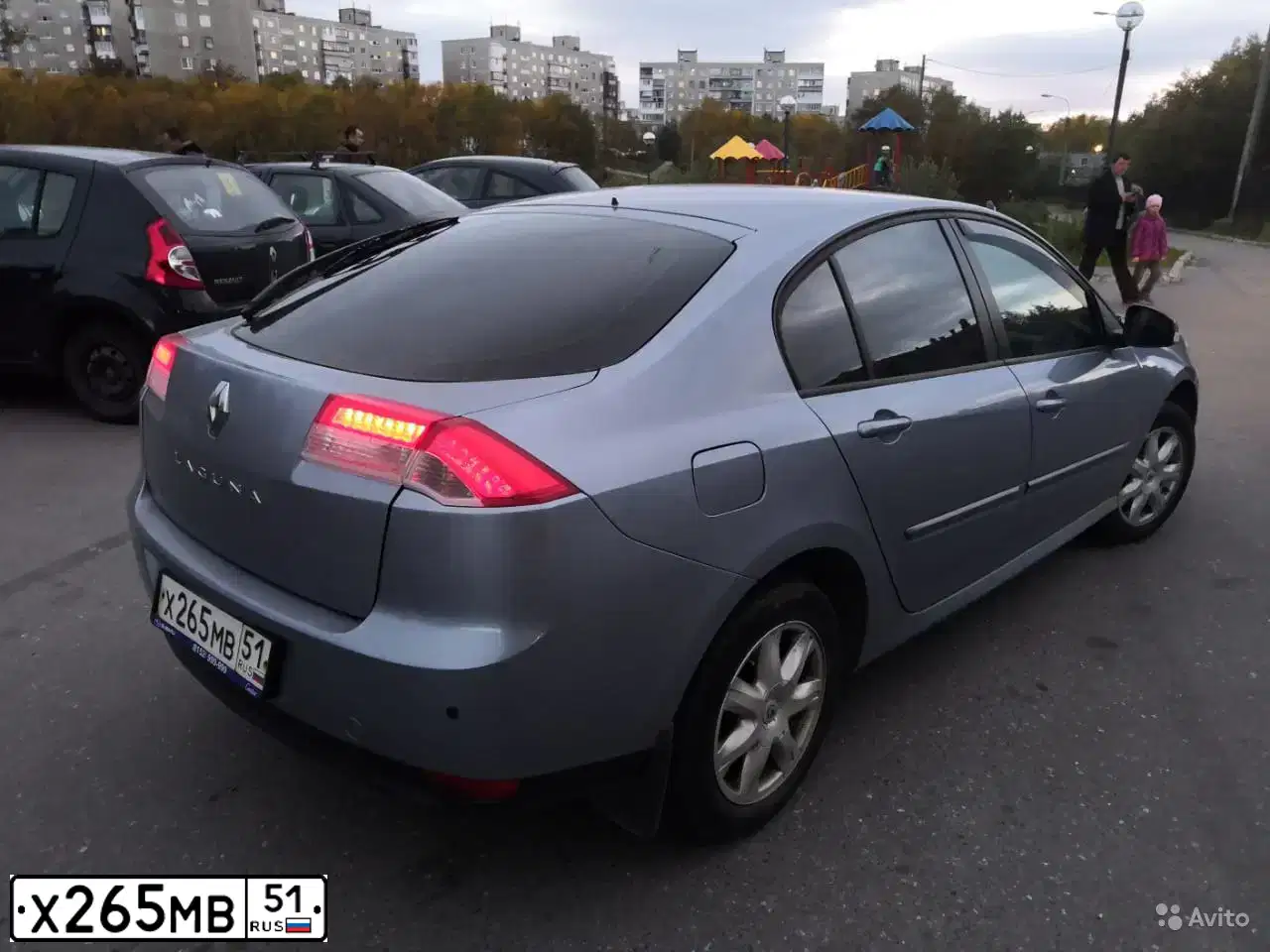 Фото автомобиля RENAULT LAGUNA, 2008 — госномер Х570ТВ33. Цвет: СИНЕ-ГОЛУБОЙ