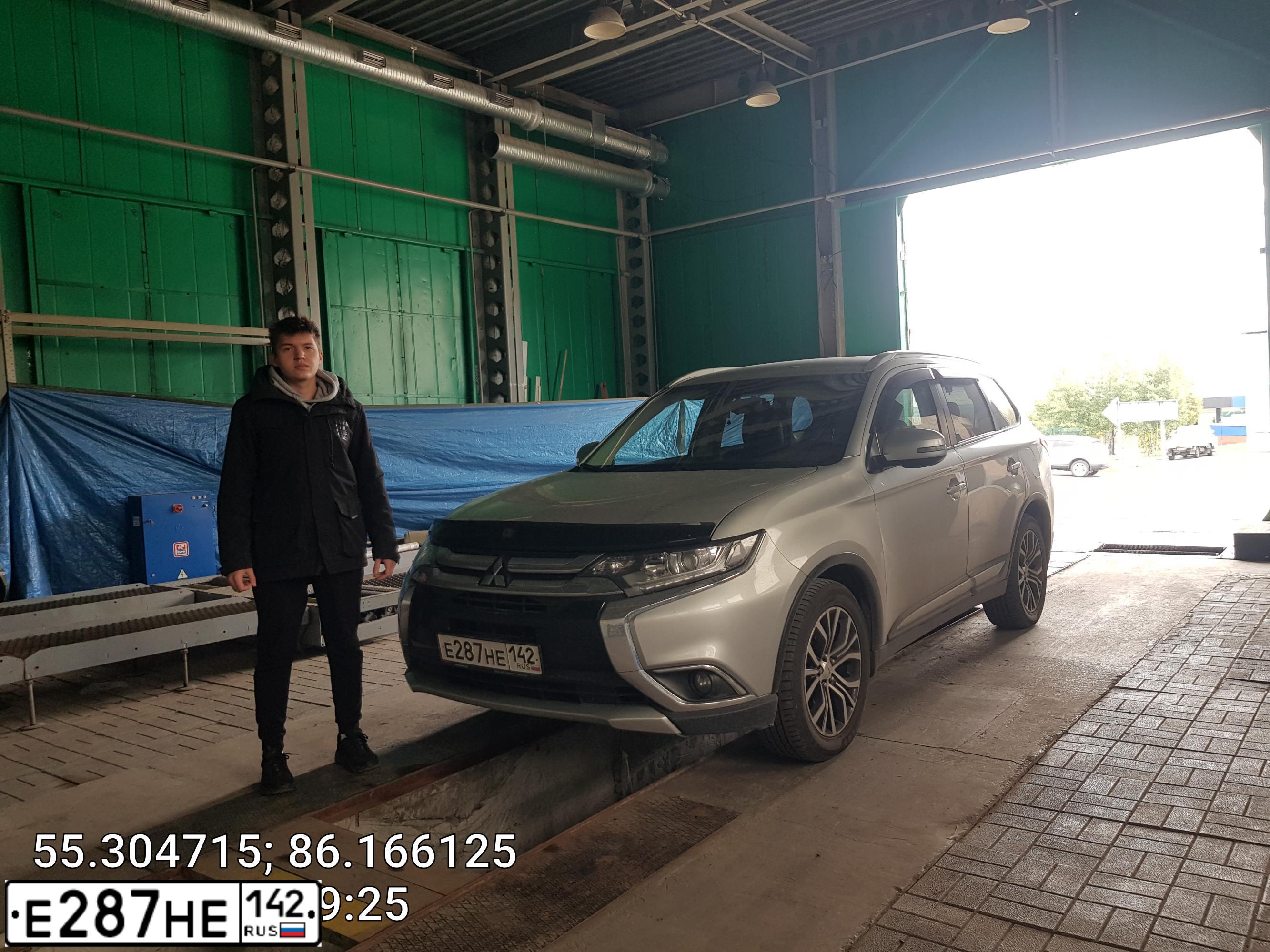 Фото автомобиля MITSUBISHI OUTLANDER, 2017 — госномер Е287НЕ142. Цвет: СЕРЕБРИСТЫЙ