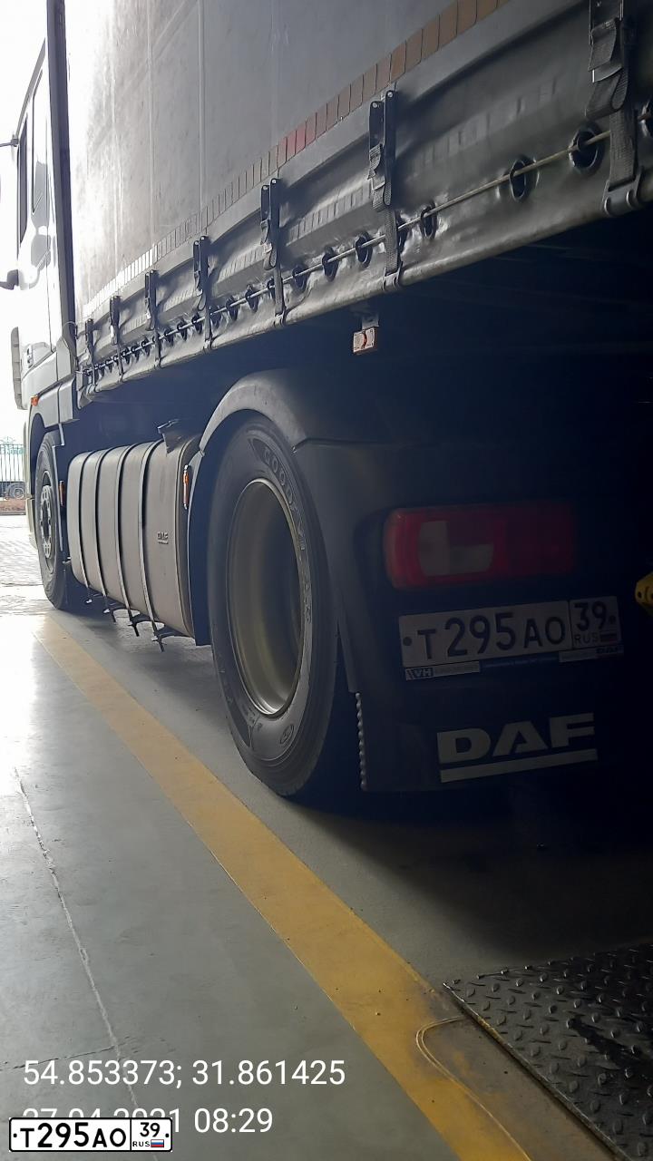 Фото автомобиля DAF XF 105 FT /4X2/, 2019 — госномер Т295АО39. Цвет: Белый