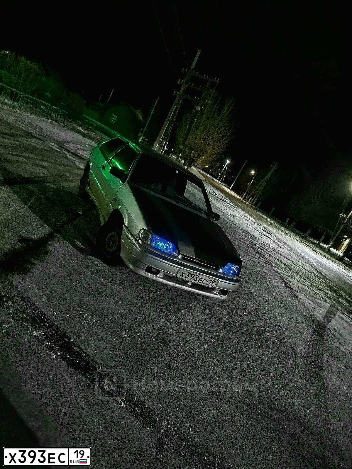 Фото автомобиля LADA 2113 SAMARA, 2012 — госномер Х393ЕС19. Цвет: СВЕТЛО-СЕРЕБРИСТЫЙ МЕТАЛЛ