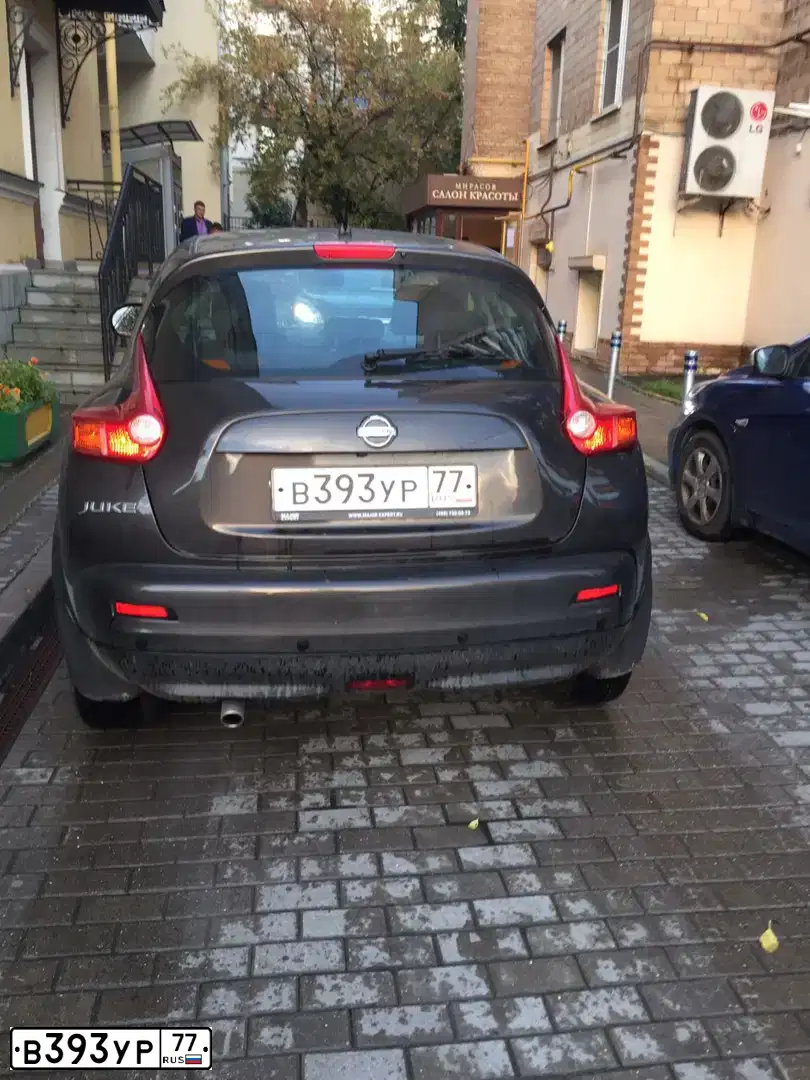 Фото автомобиля NISSAN JUKE, 2012 — госномер В258СО750. Цвет: КОРИЧНЕВЫЙ ТЕМНЫЙ