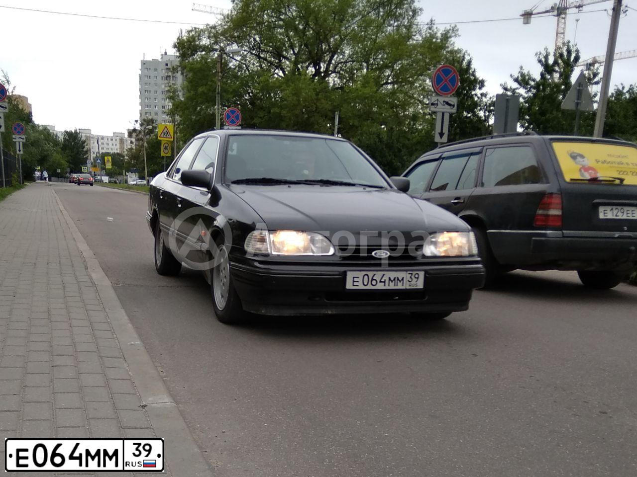 Фото автомобиля FORD SCORPIO, 1989 — госномер Е064ММ39. Цвет: ТЕМНО-СИНИЙ