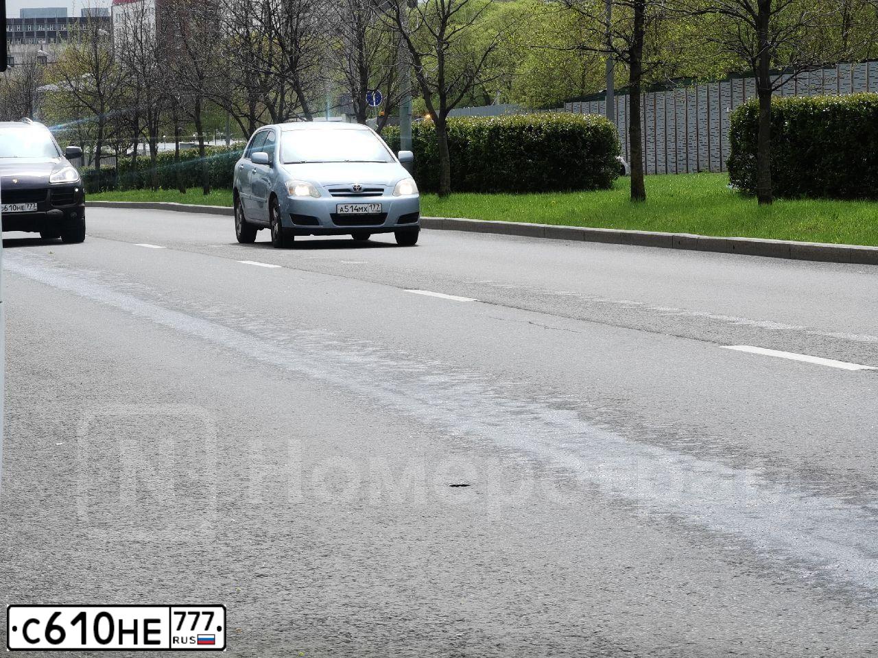 Фото автомобиля NISSAN QASHQAI, 2014 — госномер В977НМ790. Цвет: Темно-синий