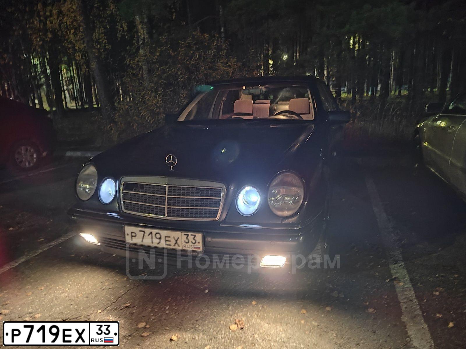 Фото автомобиля MERCEDES E-KLASSE, 1998 — госномер Р719ЕХ33. Цвет: ЧЕРНЫЙ