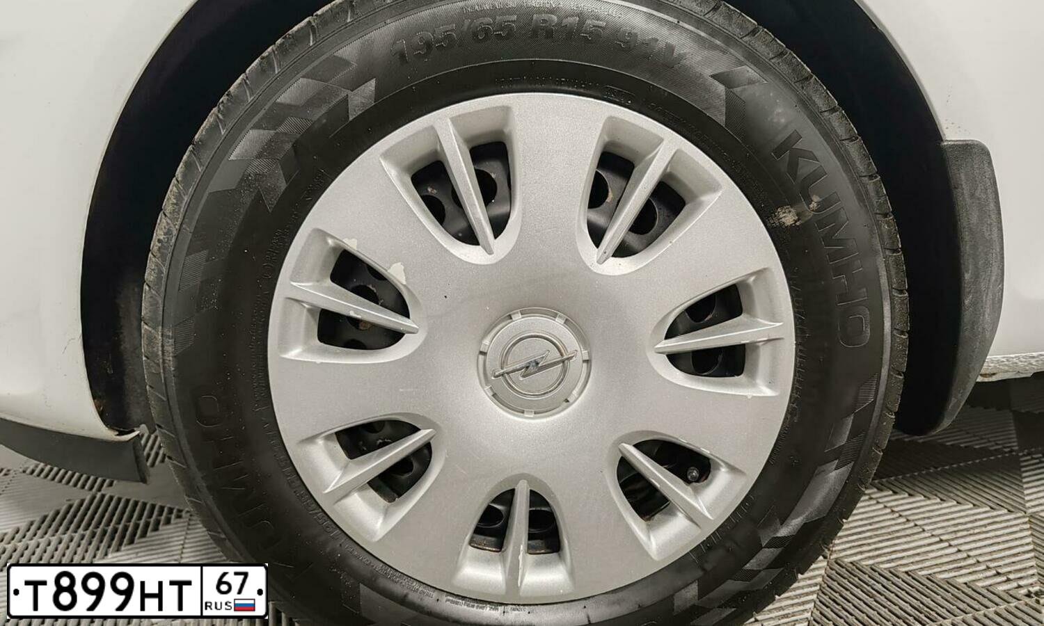 Фото автомобиля OPEL CORSA, 2013 — госномер У616ТУ69. Цвет: Белый