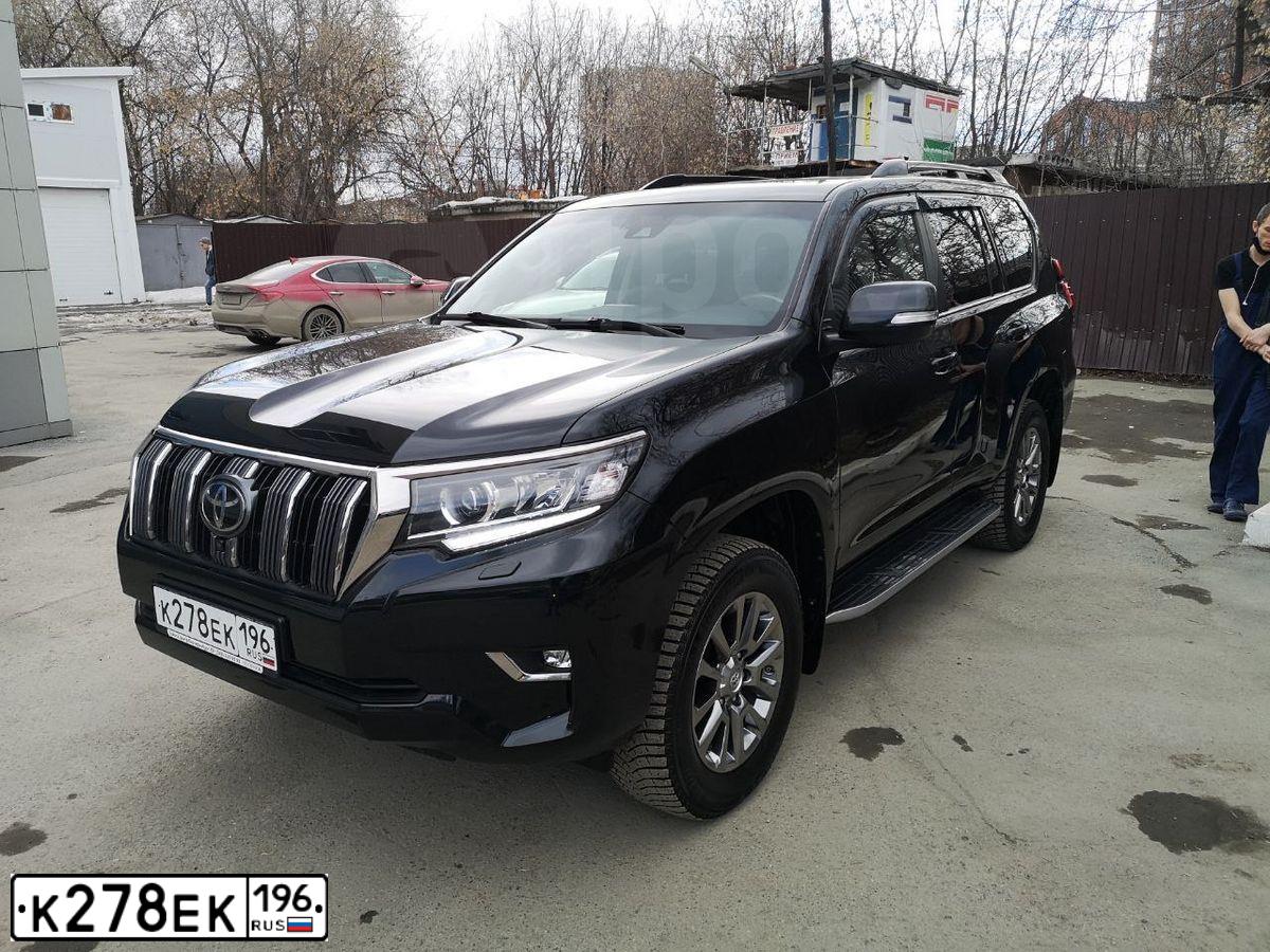 Фото автомобиля TOYOTA LANDCRUISER, 2018 — госномер Е621КС790. Цвет: ЧЕРНЫЙ