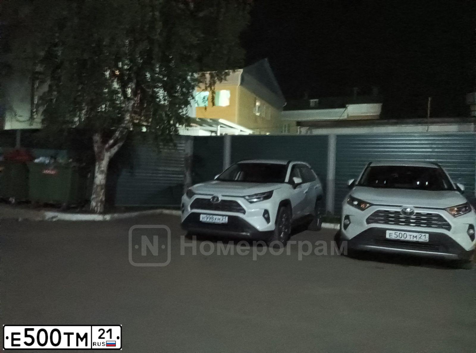 Фото автомобиля TOYOTA RAV4, 2019 — госномер Е500ТМ21. Цвет: Белый